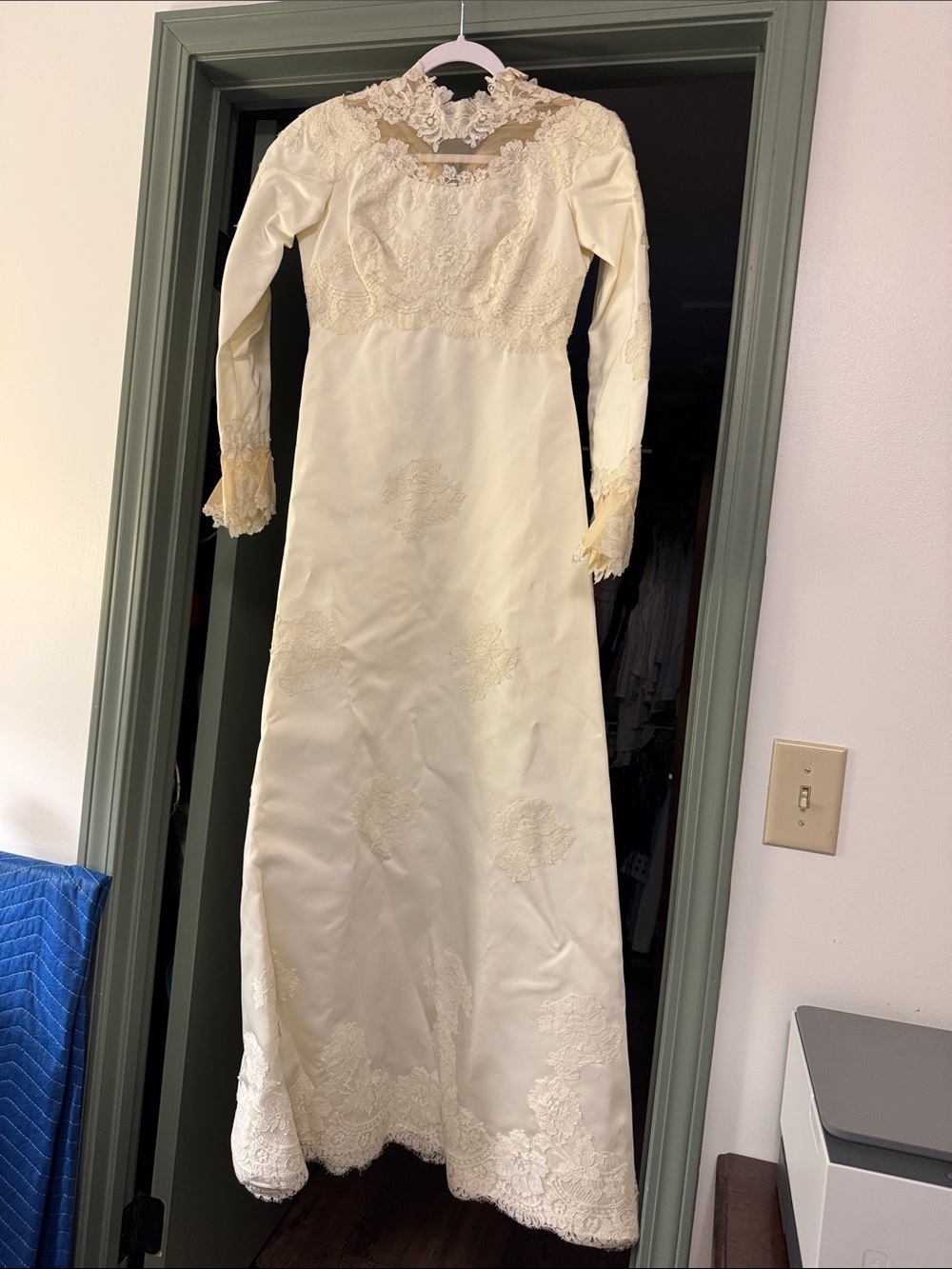 Vintage wedding gown- perfect Halloween costume! Beetlejuice!